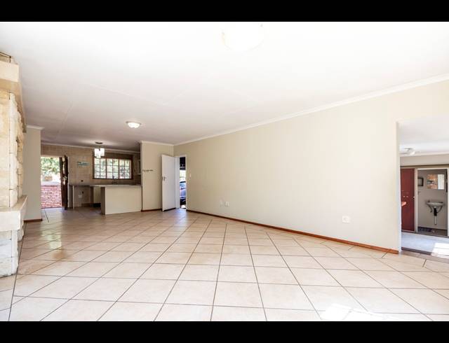 3 BEDROOM TOWNHOUSE RENTED IN HONEYDEW GROVE